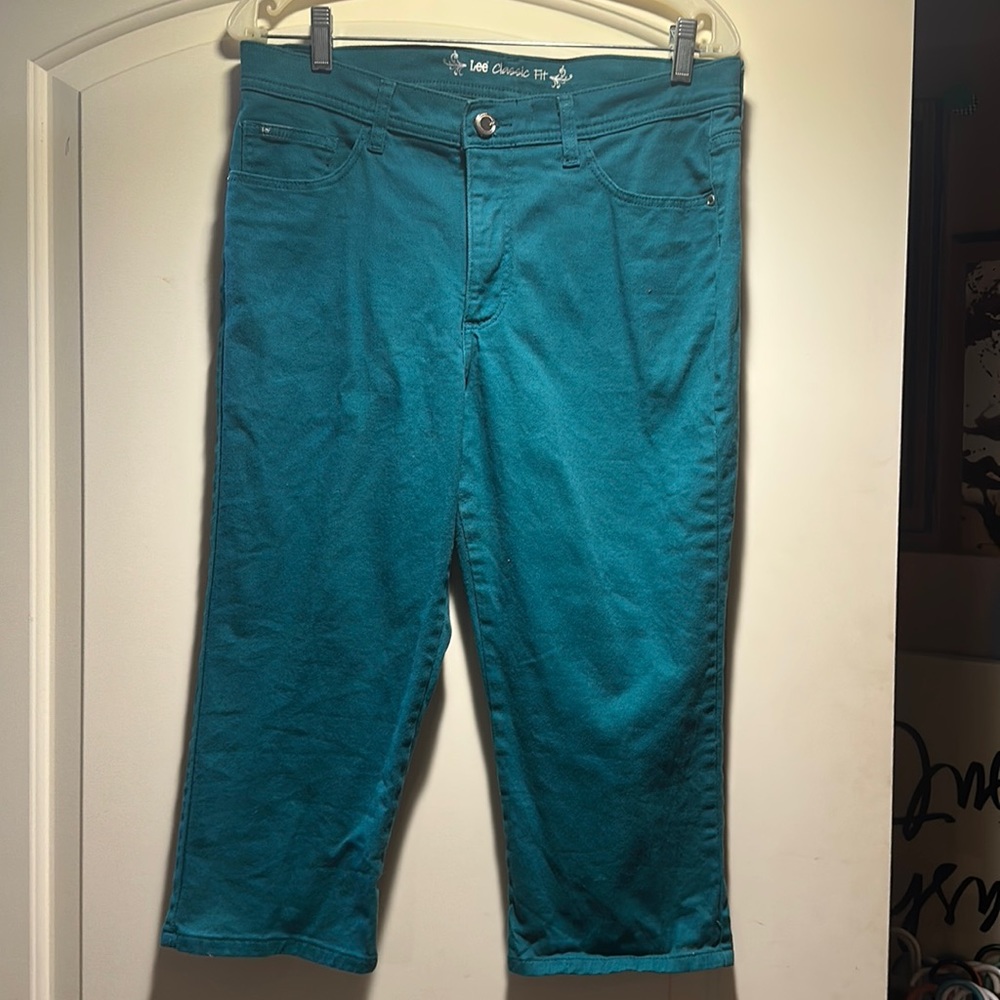 Woman’s size 12 Lee Classic fit teal jean capris
